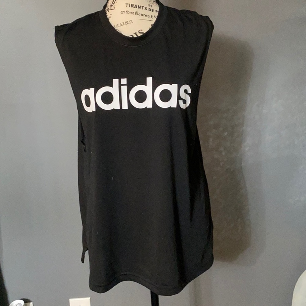 Adidas muscle tank size XL